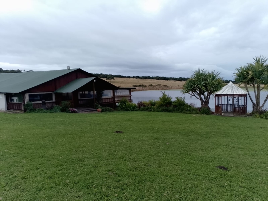 To Let commercial Property for Rent in Sunrise On Sea Eastern Cape